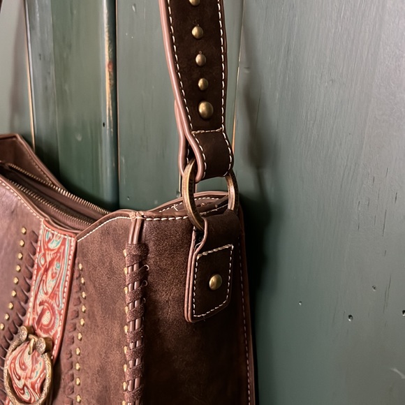 Trinity Tooled CC collection Purse - Picture 4 of 17